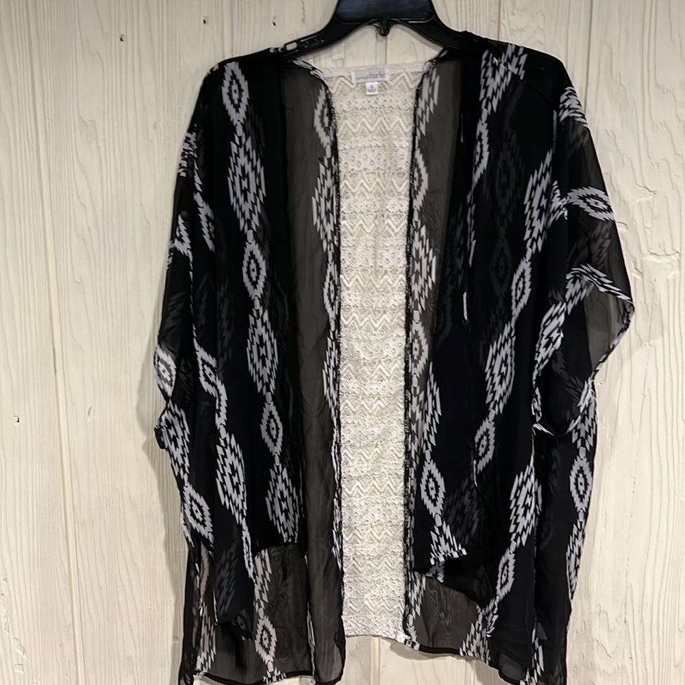 Charming Charlie Black and White Kimono Size Small